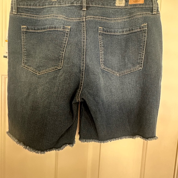 Sofia by Sofia Vergara Blue Denim Shorts - Picture 2 of 4